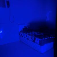 Private Special room in RAK daily rent or weekly、ラス・アル・ハイマにあるKhasab Airport - KHSの周辺ホテル