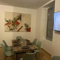 Royat : Superbe appartement en face des Thermes, viešbutis mieste Ruaja