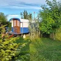 Le Clos des Epinettes Roulotte Bleuet, hotel di Angé