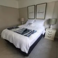 Three Bedrooms House, hotel en Chullora