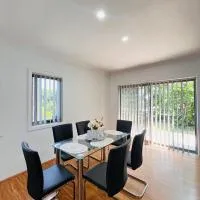 Lovely Modern Family home for your family and friends, hotel a Narwee