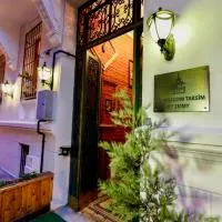 White Bolshoi Rooms โรงแรมในTaksim