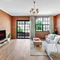Charming Family Retreat with Arcade - Glenunga, hotell i Glenunga