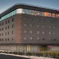 Moxy Cologne Bonn Airport、ケルンにあるケルン・ボン空港 - CGNの周辺ホテル
