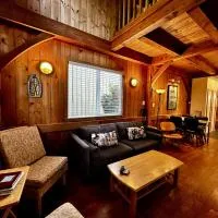 Waterfront Timber-Frame Cottage!, hotel in Ucluelet