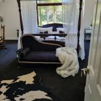 The Luxurious Manor - Very Large Bedroom with Private Ensuite, hotell Aucklandis