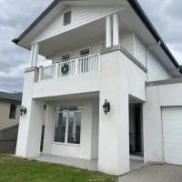 Luxarious room stay- 25 min to Melbourne Airport and next to Hume Freeway, hotel v mestu Wollert