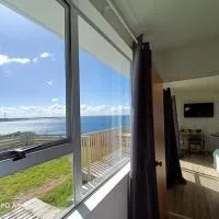 Lands End Vacation Home, hotel u gradu 'Bluff'