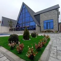 A Frame Houses, hotel u gradu Sheki