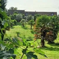 Maison au calme avec jardin exotique pour 7 personnes, hotel i Thorigné-sur-Dué