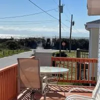 A Drunken Parrots Beach Side Paradise، فندق في نورث توبسالي بيتش