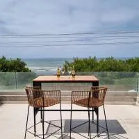 Alquiler De Departamento Monoambiente Con Terraza, Frente Al Mar En La Costa Quequén, Con Pileta, Solarium y Sum Con Parrilla, hotelli kohteessa Quequén
