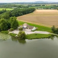 L'ile chaumette, hotel en Épervans