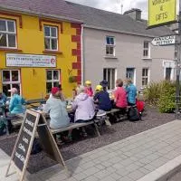 Stay in Annascaul Village at Aido's, hotel di Annascaul