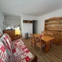 Studio-cabine au calme à Allos Ski à pied, nature & repos، فندق في ألو