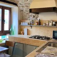 House in the rock, hotel em Apricale