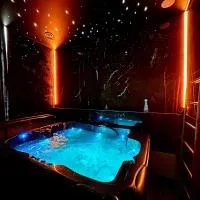 Logement privé avec Jacuzzi haut de gamme ! près de l'Aéroport de Charleroi, hotel Charleroi-ban