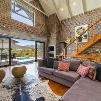 Secure, luxurious with lovely views, готель у місті Прінгл-Бей
