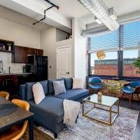 Classy 2BR-Parking, Rooftop,Near Arrowhd & TMobile, hotell sihtkohas Kansas City lennujaama Kansas City Downtown (Charles B. Wheeler Downtown) - MKC lähedal