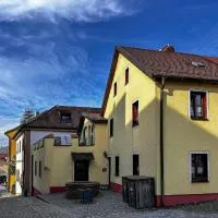 Ferienwohnung am Schloßbrunnen، فندق في فورت إم فالد