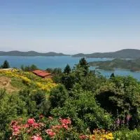 Guesthouse Mitsiopoulou, хотел в Неохори