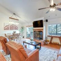 Cozy Flagstaff Condo in Country Club Community!、フラッグスタッフのホテル