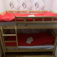 Robinson's Guest House, hotel poblíž Letiště Kopitnari - KUT, K'veda Ts'ikhesulori