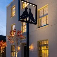The Blue Pigeons Hotel and Restaurant, hotel di Worth