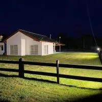 Casa Grande con Tinaja a 10 minutos de Lago Puyehue y Rupanco Ruta 215 Internacional، فندق في بويوهو