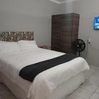 Elim Pink House Accommodation, hotel u gradu 'Elim'