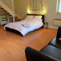 Private Space In Central Woodbridge, hotel in Woodbridge