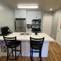 Beautiful Inn Building Condo 208 Pet friendly, Hotel in Garden City