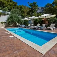 Luxurious Apartments Maslina with Beach، فندق في ميلنا