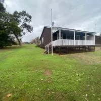 Emu Cottage, hotel din Deeside