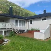 Big house in amazing Napp, Lofoten, hotel en Napp
