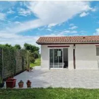 Small house in Basque countryside, hotel v mestu Gabat