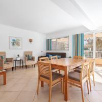 Comfortable Duplex Apartment with 2 bedrooms & 2 terraces 200 m away from the Ocean, hotel em Porches