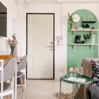 The Giftown Bangkok, Talat Phlu, hotel di Thon Buri