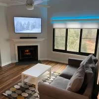 Modern Condo with Ski In & Ski Out - Silver Creek Lodge, Snowshoe, hotel a Snowshoe