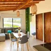 Cabaña rodeada de frutales - Granja la miel، فندق في Corrales