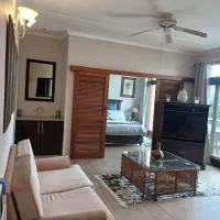 35 Ocean Breeze Winkelspruit, hotel i Kingsburgh