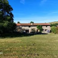 Les coqs de Mirebois ,Maison de campagne de 200 M2 pour 10 Personnes, hotel in Bas-Mollard