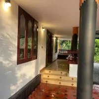 Rock Hill - Pachakkad Home Stay, hotel i Athirappally