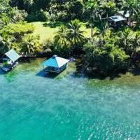 El Toucan Loco Floating Lodges, hotelli kohteessa Tierra Oscura