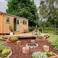 Luxury Shepherds Hut, hotelli kohteessa Stonehouse