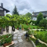 Whole Apartment Marechal near zurich airport free Parking Wifi، فندق في Hohentengen