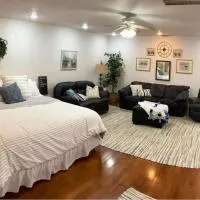 The Varnadoe Villa- Farm Stay, Hotel in Siloam Springs