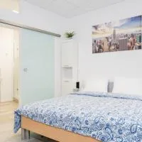 Private room #3, Queen bed, ground floor, AC, 2min to RAB, no kitchen, hotel v mestu Ramstein-Miesenbach