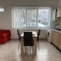 Apartament Magurele spatios cu intrare separata、Măgureleのホテル