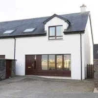 Charming 3 bedroom holiday home, hotell i Lahinch
